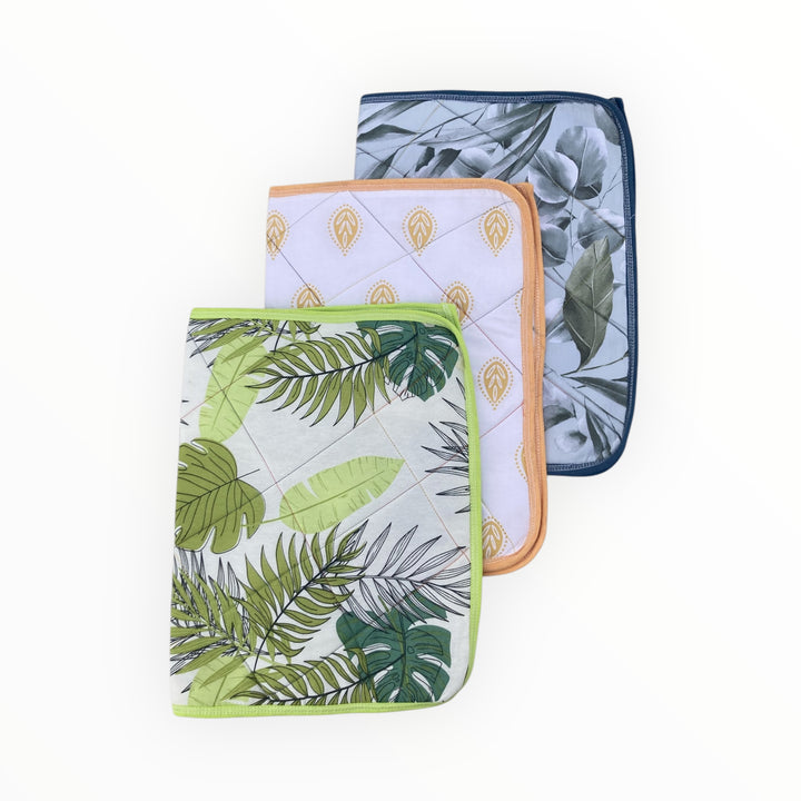 A soft, waterproof, and absorbent Baby Sozni Changing Sheet (22” x 14”) in cotton, designed for comfortable and hygienic diaper changes. Lightweight, foldable, and easy to wash, perfect for home or travel use.