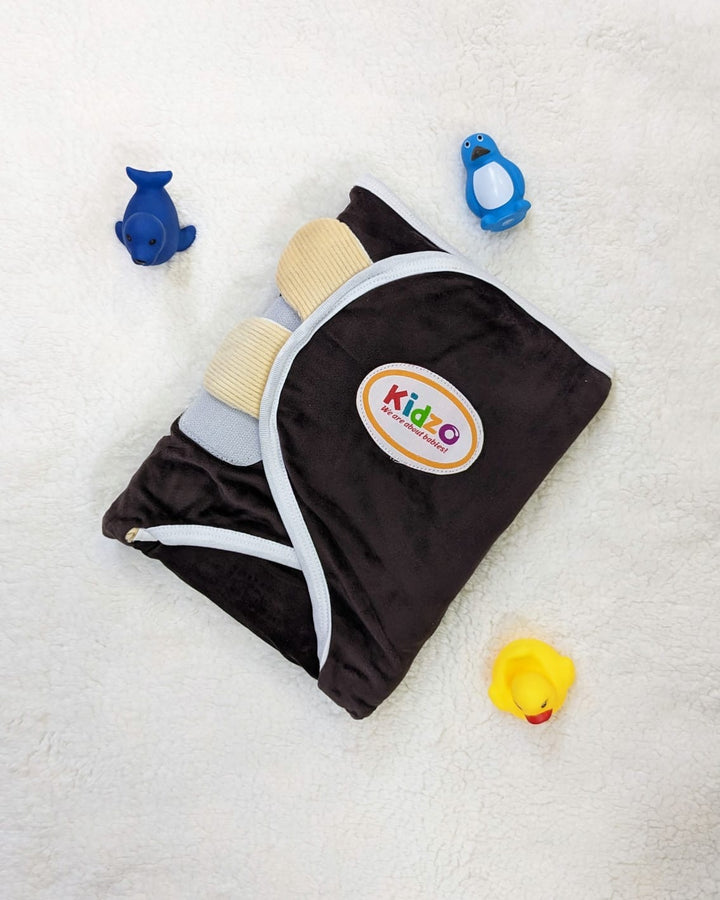Ultra-soft Baby Velvet Swaddle for winter (0-6 months), designed to keep your newborn warm, cozy, and secure.